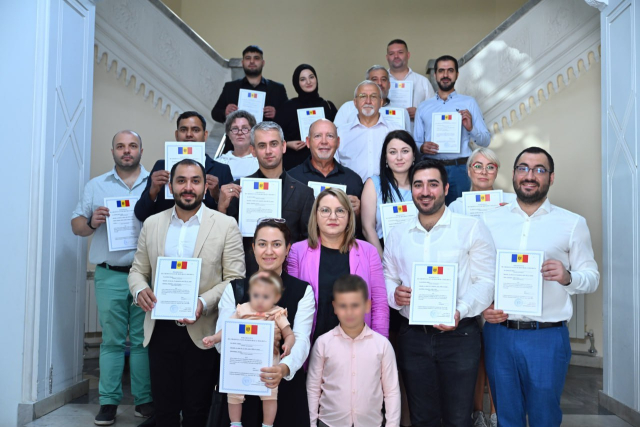 Группа из 17 человек принесла присягу на получение гражданства Республики Молдова